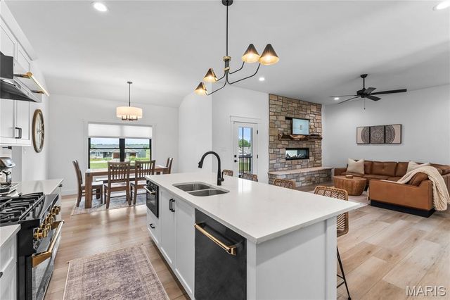 714 Magnolia Drive, Farmington, MO 63640