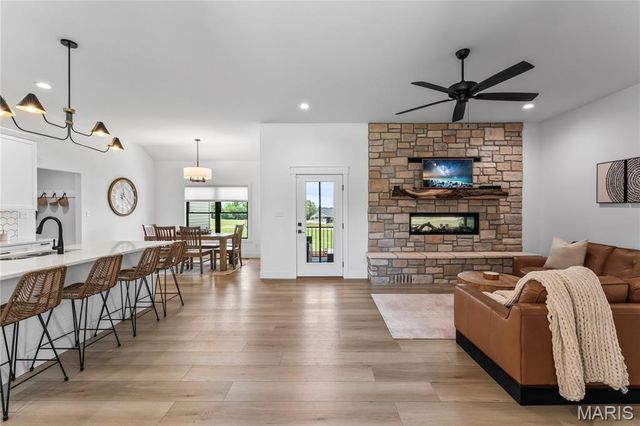 714 Magnolia Drive, Farmington, MO 63640