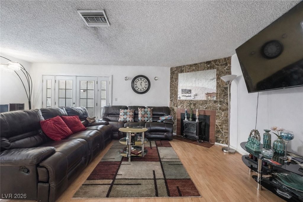 Image 10 of property listing at 2413 Paradise Village Way, Las Vegas, NV 89120