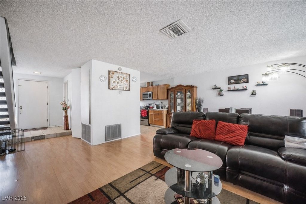 Image 11 of property listing at 2413 Paradise Village Way, Las Vegas, NV 89120