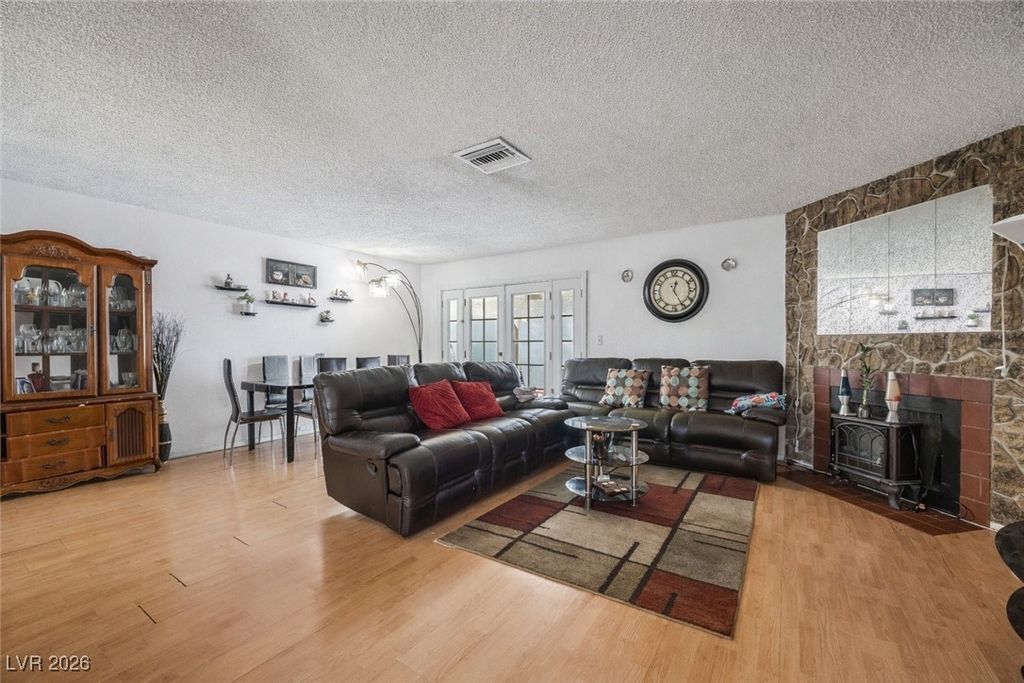 Image 3 of property listing at 2413 Paradise Village Way, Las Vegas, NV 89120