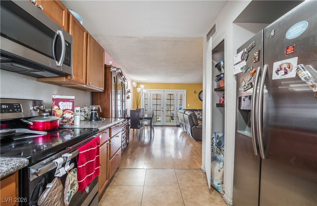 Image 7 of property listing at 2413 Paradise Village Way, Las Vegas, NV 89120