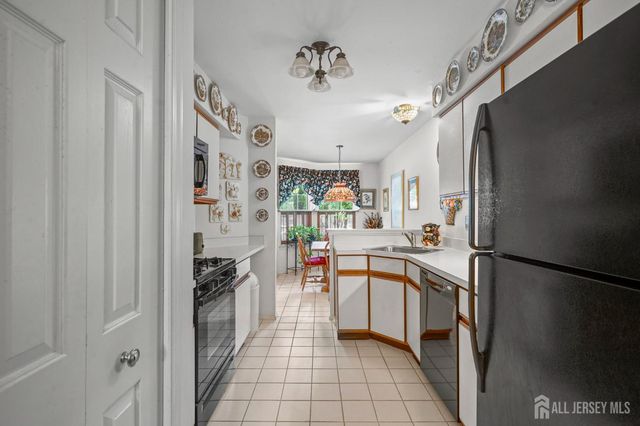 102 Rumford Way, Manalapan, NJ 07726