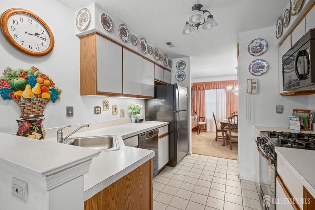 102 Rumford Way, Manalapan, NJ 07726