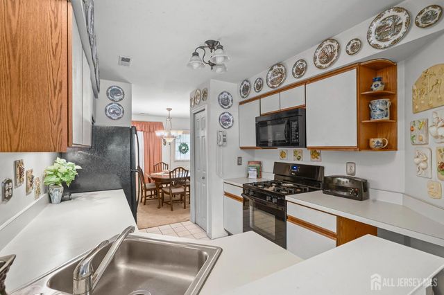102 Rumford Way, Manalapan, NJ 07726