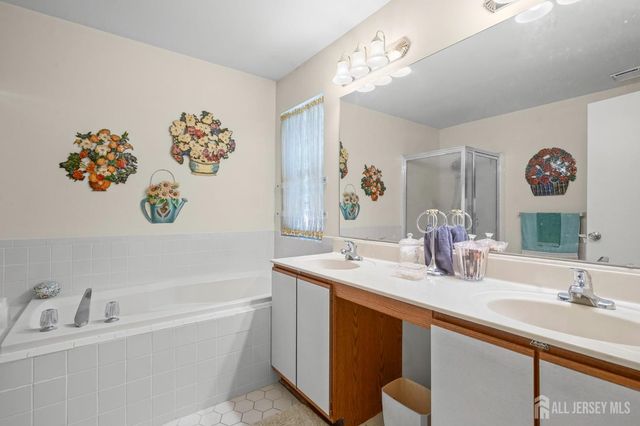 102 Rumford Way, Manalapan, NJ 07726