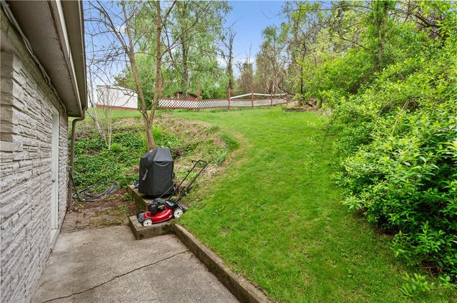 5946 Poketa Rd, Penn Hills, PA 15147