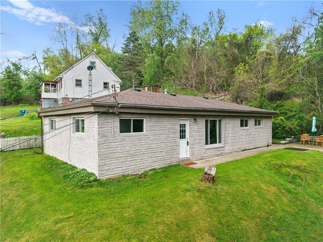 5946 Poketa Rd, Penn Hills, PA 15147