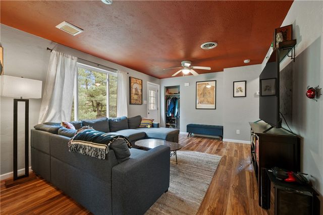 5946 Poketa Rd, Penn Hills, PA 15147