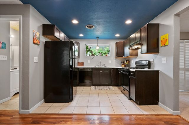 5946 Poketa Rd, Penn Hills, PA 15147