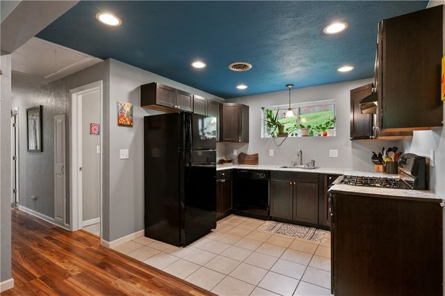 5946 Poketa Rd, Penn Hills, PA 15147