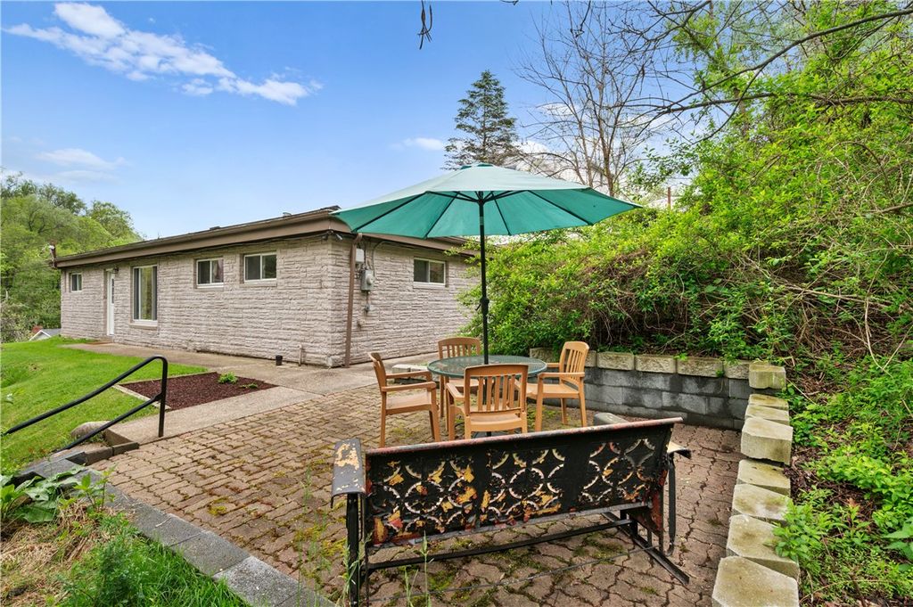 5946 Poketa Rd, Penn Hills, PA 15147