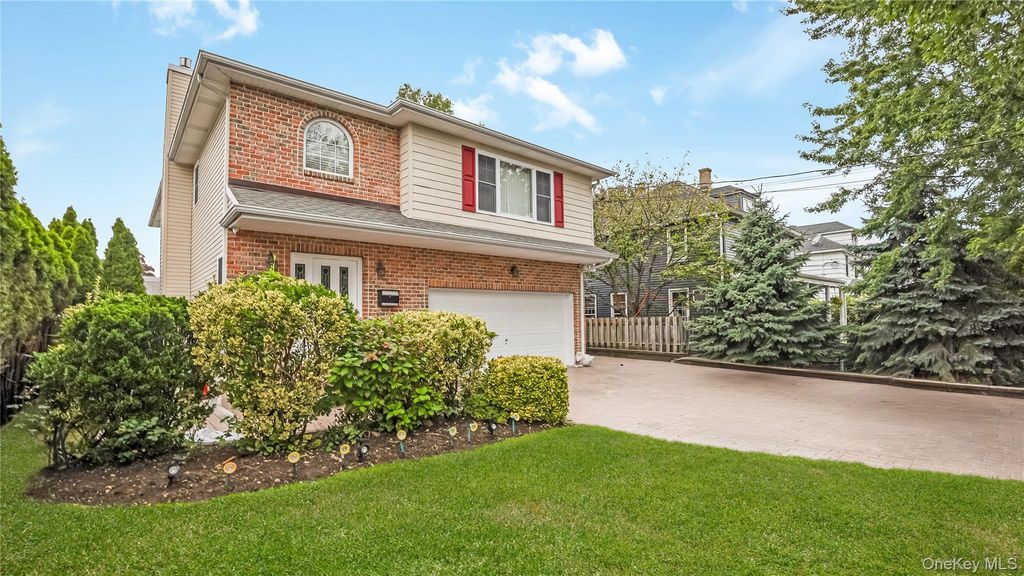 34 Nassau Avenue, Glen Cove, NY 11542 — photo 4