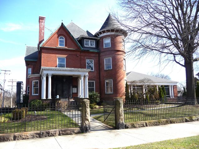 389 Whitney Avenue, New Haven, CT 06511