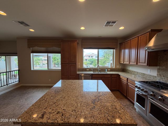 722 E SIPAPU Drive, Gilbert, AZ 85297