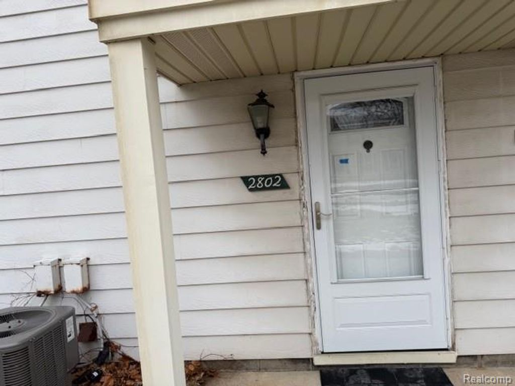 2802 Willow Court, Orion Charter Township, MI 48360