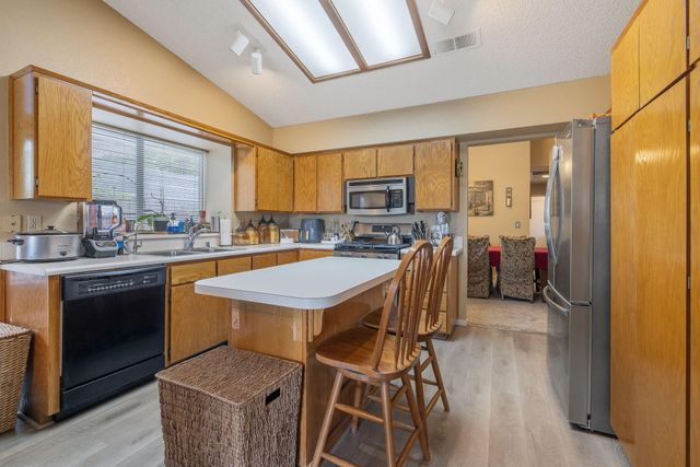 1443 E Vassar Drive, Visalia, CA 93292