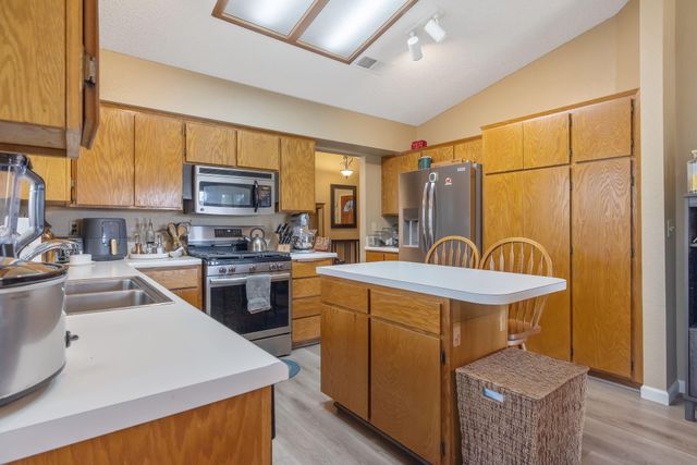 1443 E Vassar Drive, Visalia, CA 93292