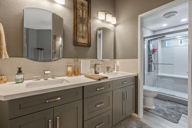 1443 E Vassar Drive, Visalia, CA 93292