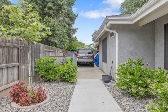 1443 E Vassar Drive, Visalia, CA 93292