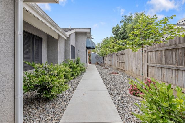 1443 E Vassar Drive, Visalia, CA 93292