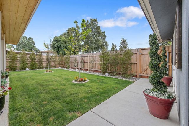 1443 E Vassar Drive, Visalia, CA 93292