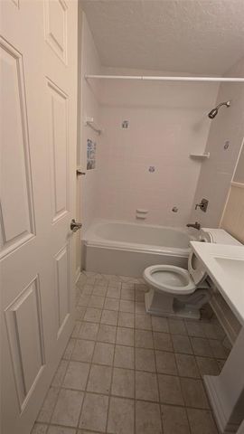530 S Shady Lane, La Porte, TX 77571
