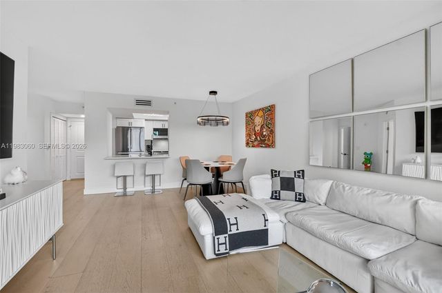 99 SE Mizner Blvd 824, Boca Raton, FL 33432