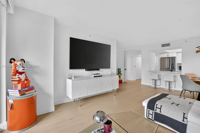 99 SE Mizner Blvd 824, Boca Raton, FL 33432