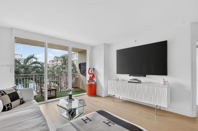 99 SE Mizner Blvd 824, Boca Raton, FL 33432