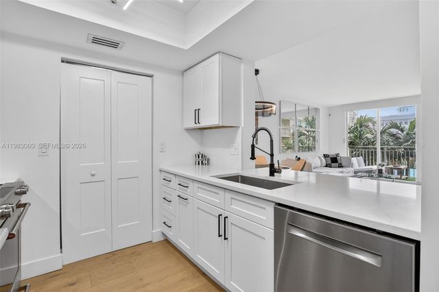 99 SE Mizner Blvd 824, Boca Raton, FL 33432