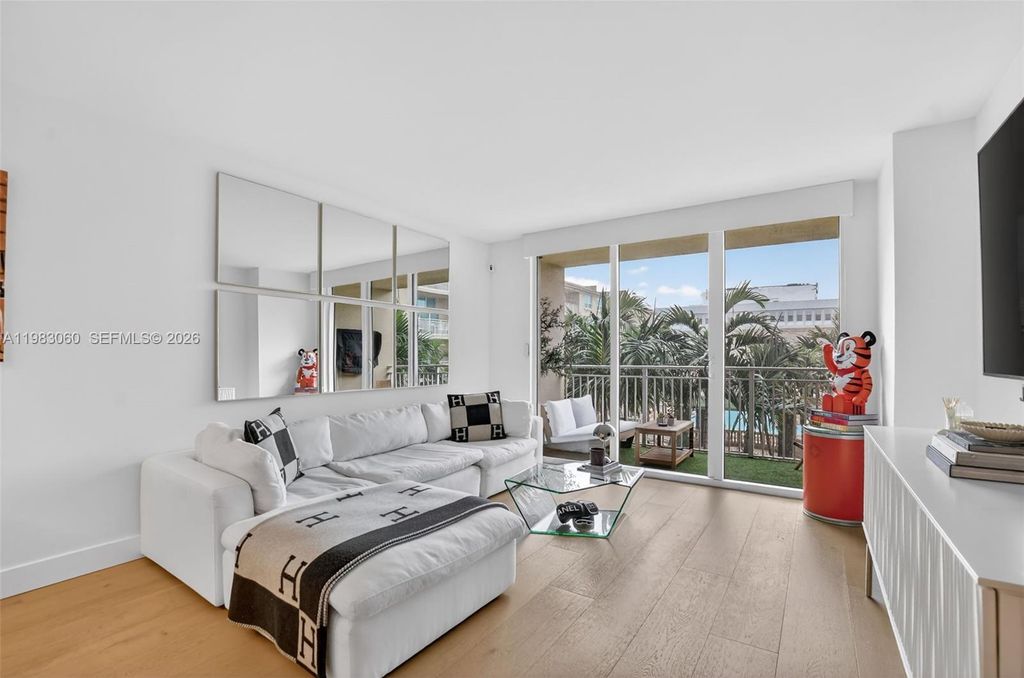 99 SE Mizner Blvd 824, Boca Raton, FL 33432