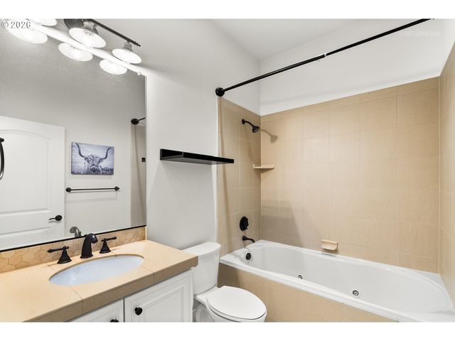 124 D Ave, Lake Oswego, OR 97034