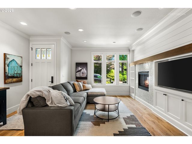 124 D Ave, Lake Oswego, OR 97034