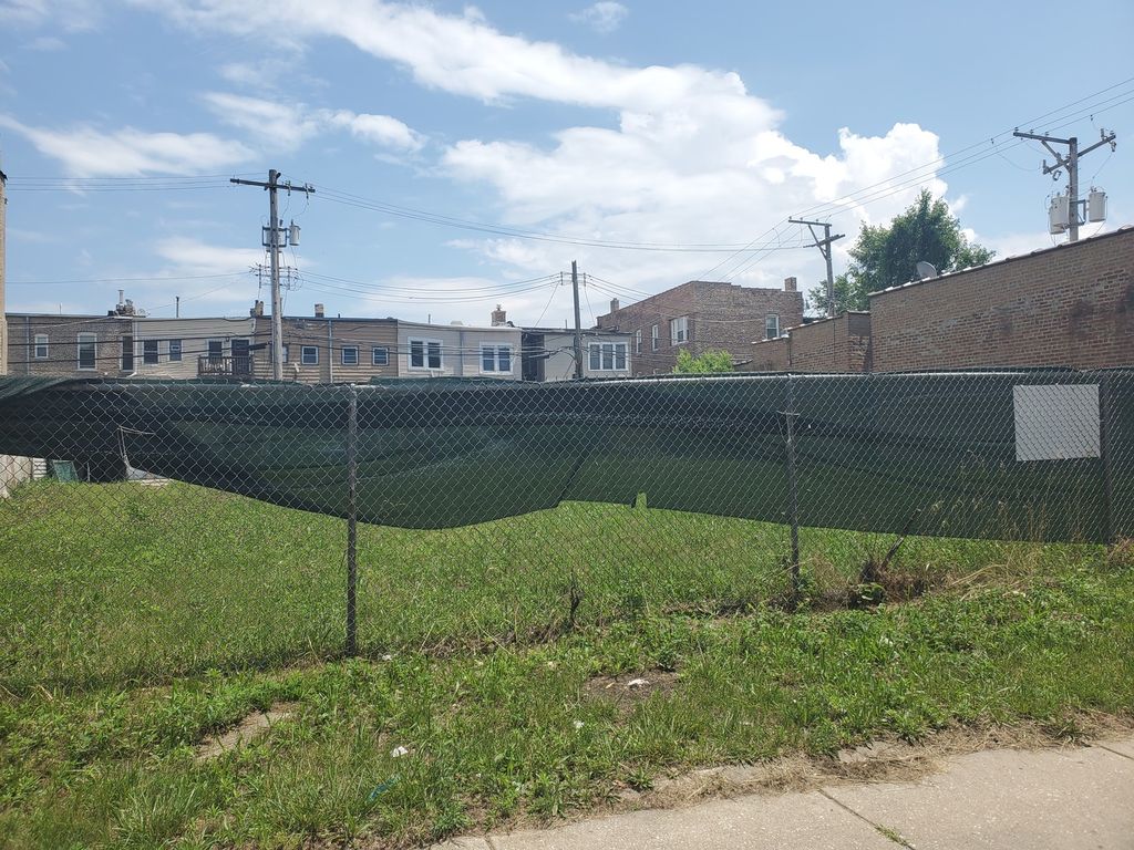 3843 S Giles Avenue, Chicago, IL 60616