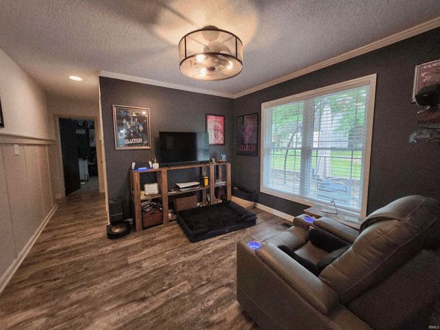 8301 LANCASTER Drive, Newburgh, IN 47630