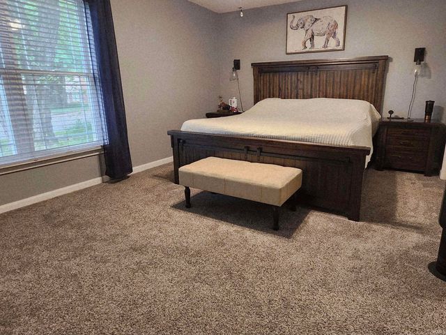 8301 LANCASTER Drive, Newburgh, IN 47630