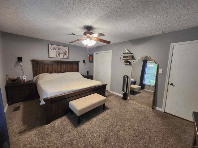 8301 LANCASTER Drive, Newburgh, IN 47630