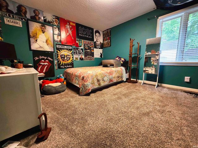8301 LANCASTER Drive, Newburgh, IN 47630