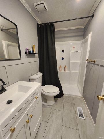 8301 LANCASTER Drive, Newburgh, IN 47630