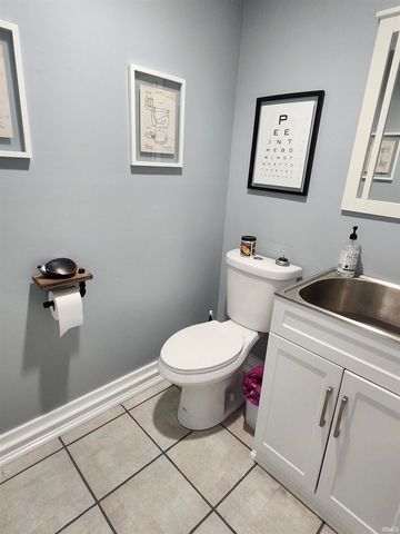 8301 LANCASTER Drive, Newburgh, IN 47630