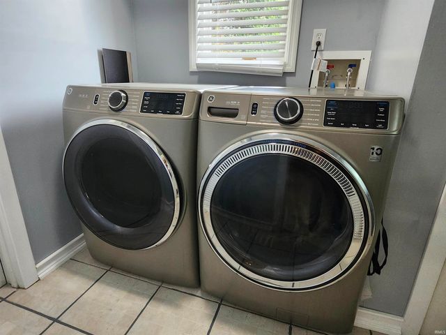 8301 LANCASTER Drive, Newburgh, IN 47630