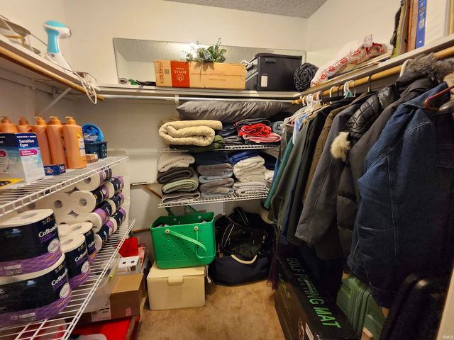 8301 LANCASTER Drive, Newburgh, IN 47630