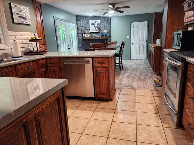 8301 LANCASTER Drive, Newburgh, IN 47630
