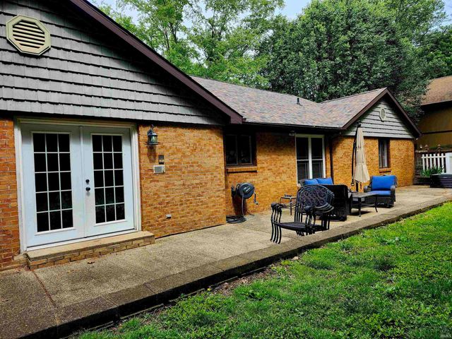 8301 LANCASTER Drive, Newburgh, IN 47630