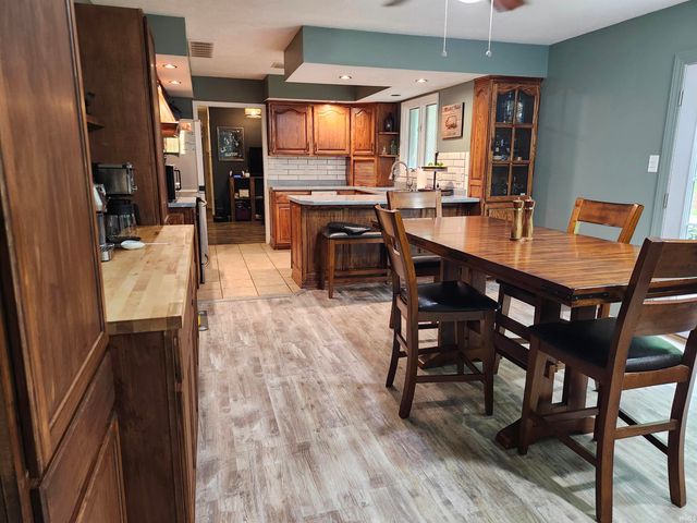 8301 LANCASTER Drive, Newburgh, IN 47630