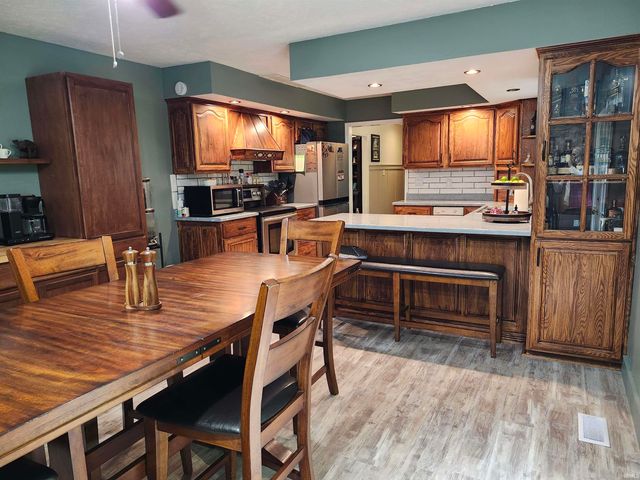 8301 LANCASTER Drive, Newburgh, IN 47630