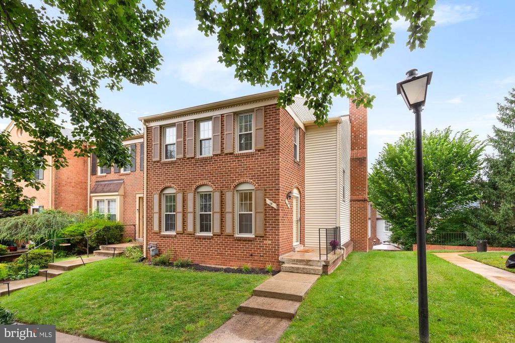 Image 1 of property listing at 19 SHAGBARK CT, Rockville, MD 20852