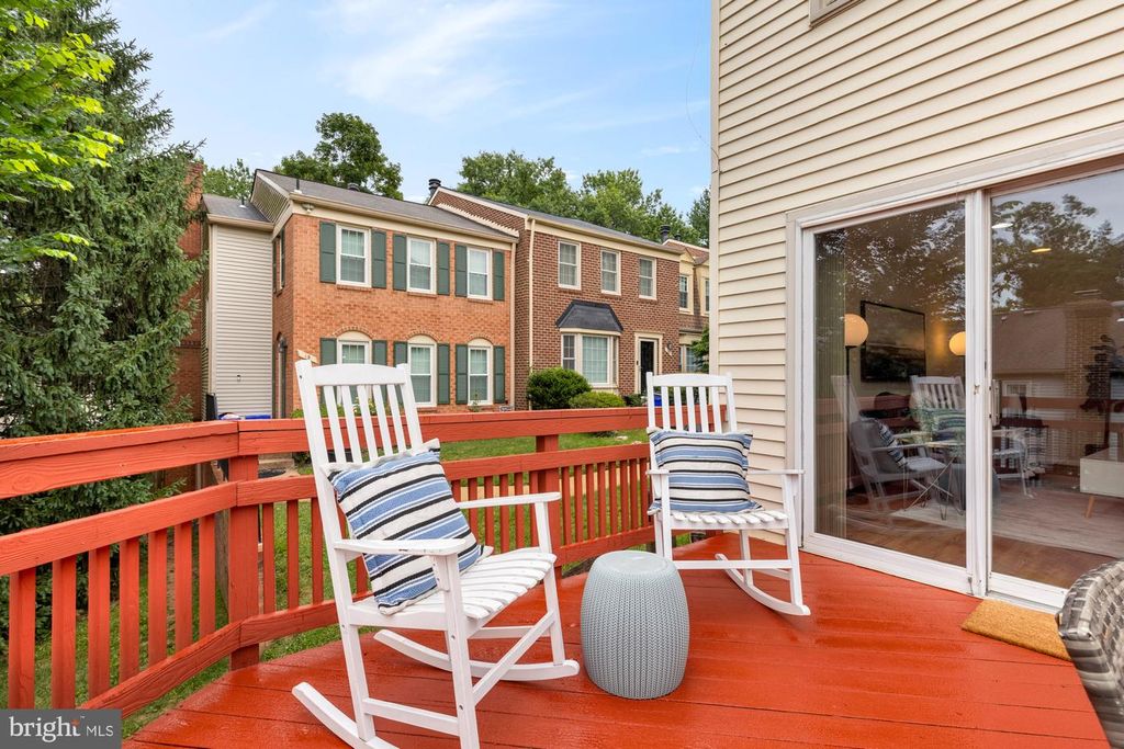 Image 19 of property listing at 19 SHAGBARK CT, Rockville, MD 20852