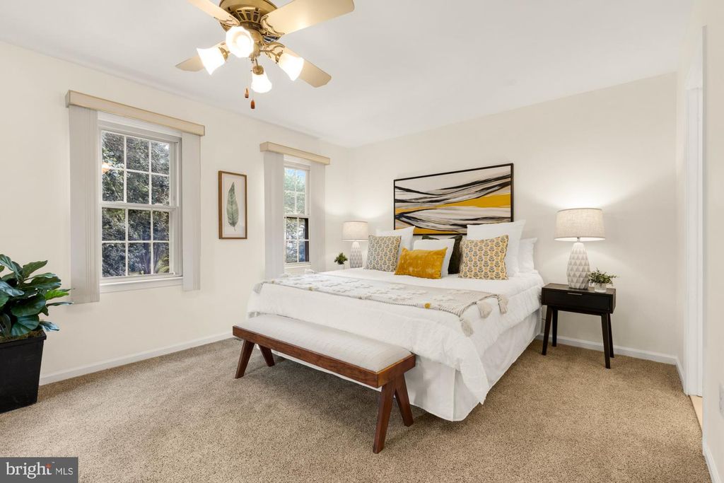 Image 21 of property listing at 19 SHAGBARK CT, Rockville, MD 20852